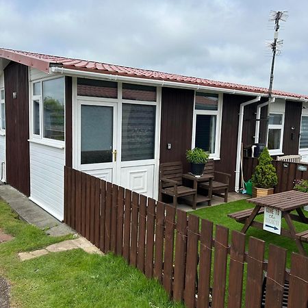 Cozy Seaside Chalet In Bridlington Bagian luar foto